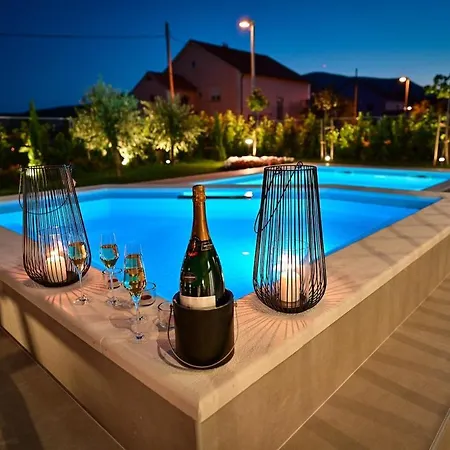 빌라 Sunset Poolfield *