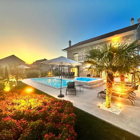 Sunset Poolfield 빌라