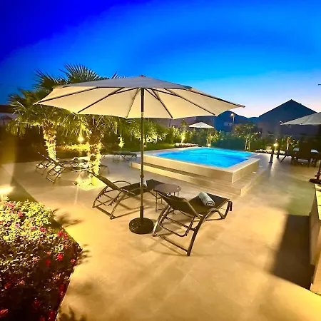 빌라 Sunset Poolfield *